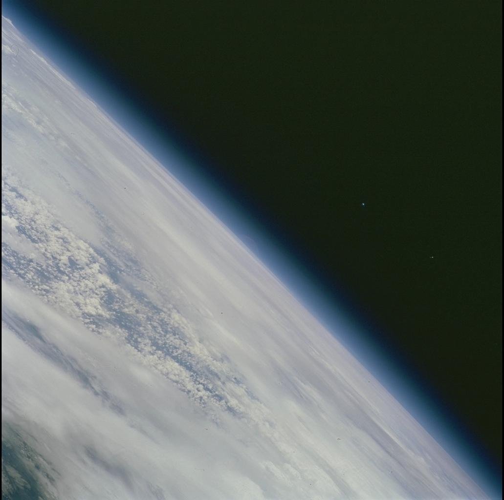 ISD_highres_STS098_STS098-709-98